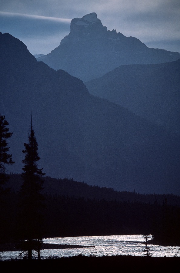 198708817 ©Tim Medley - Athabaska River, Mount Fryatt, Jasper National Park, AB