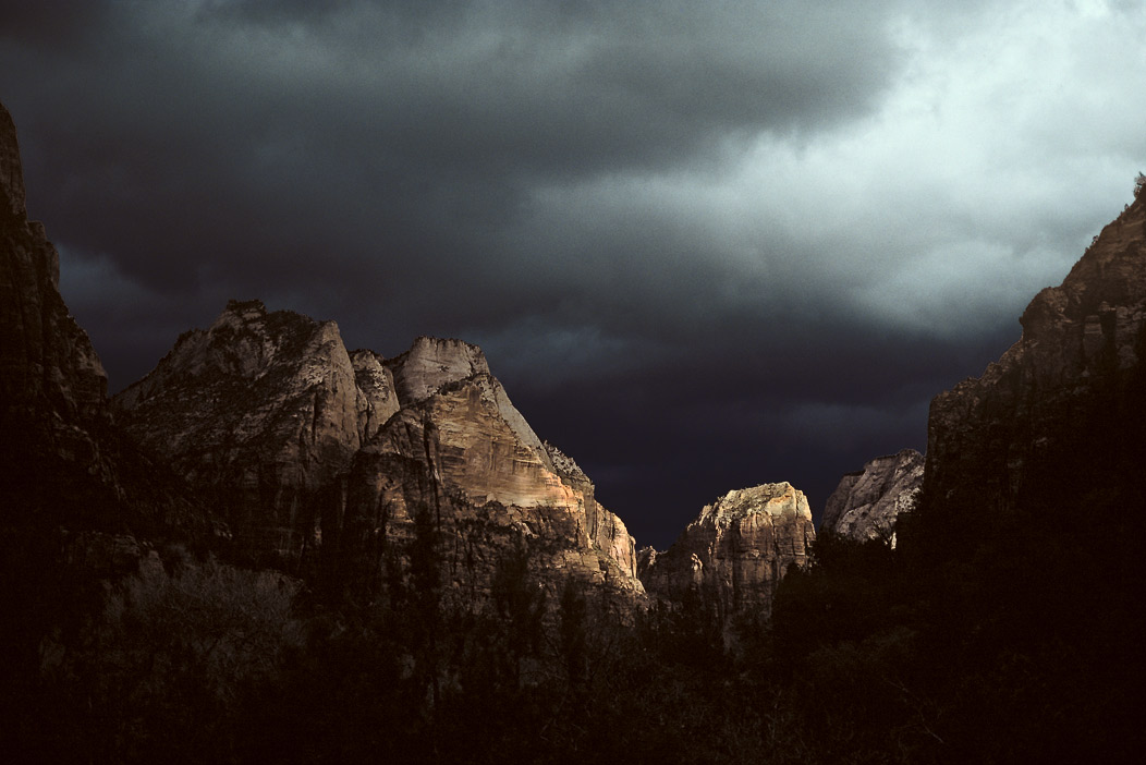 198700326 ©Tim Medley - Observation Point, Cable Mountain, Zion National Park, UT