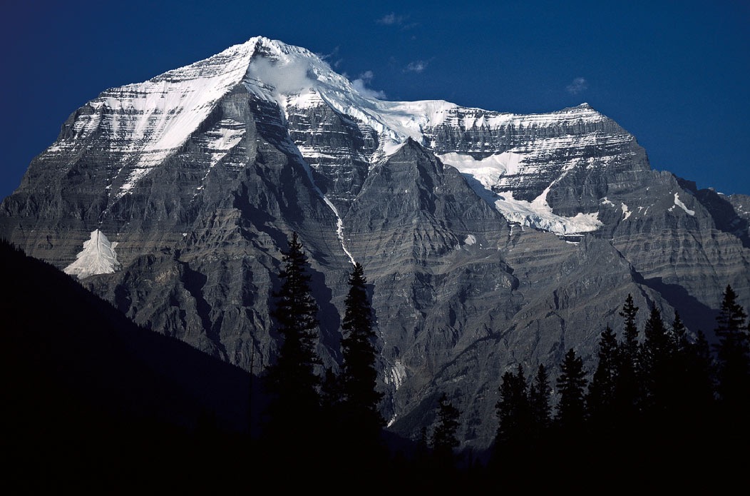 198708818 ©Tim Medley - Mount Robson, Mount Robson Provincial Park, BC