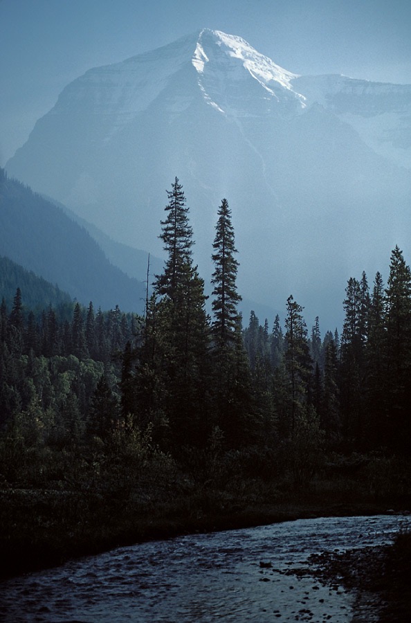 198708832 ©Tim Medley - Robson River, Mount Robson, Mount Robson Provinical Park, BC