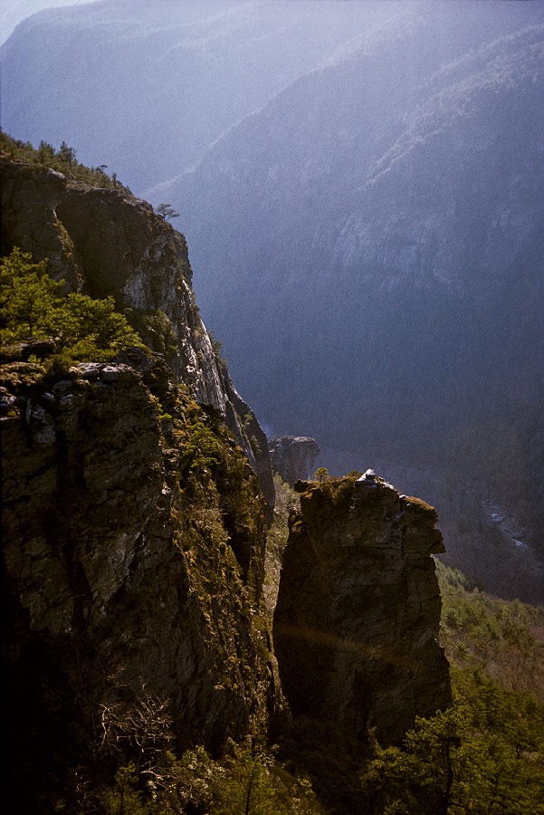 197311NC0101, ©Tim Medley - Bumblebee Buttress, Linville Gorge, NC