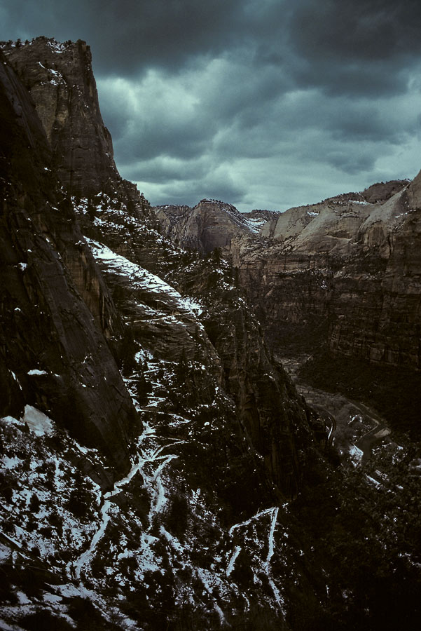 198700329 ©Tim Medley - The Great White Throne, Hidden Canyon and Echo Canyon Trails, Zion National Park, UT