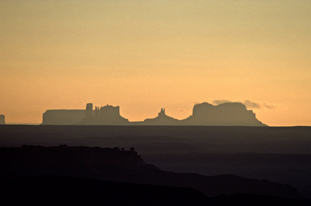 198701221 ©Tim Medley - Monument Valley Navajo Tribal Park, UT/AZ
