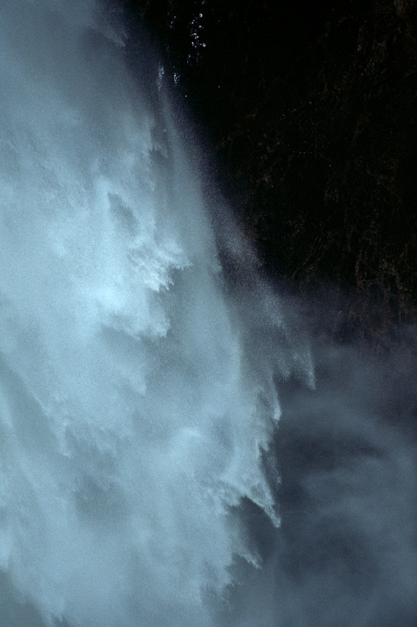 198704507 ©Tim Medley - Lower Falls, Yellowstone Canyon, Yellowstone National Park, WY